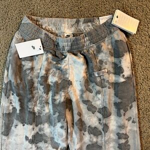 RARE Women Nike Sportswear Cloudy Camo French Terry Premium sweatpants pants M L